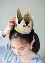Load image into Gallery viewer, Mini Make: Pressed Flower Crowns

